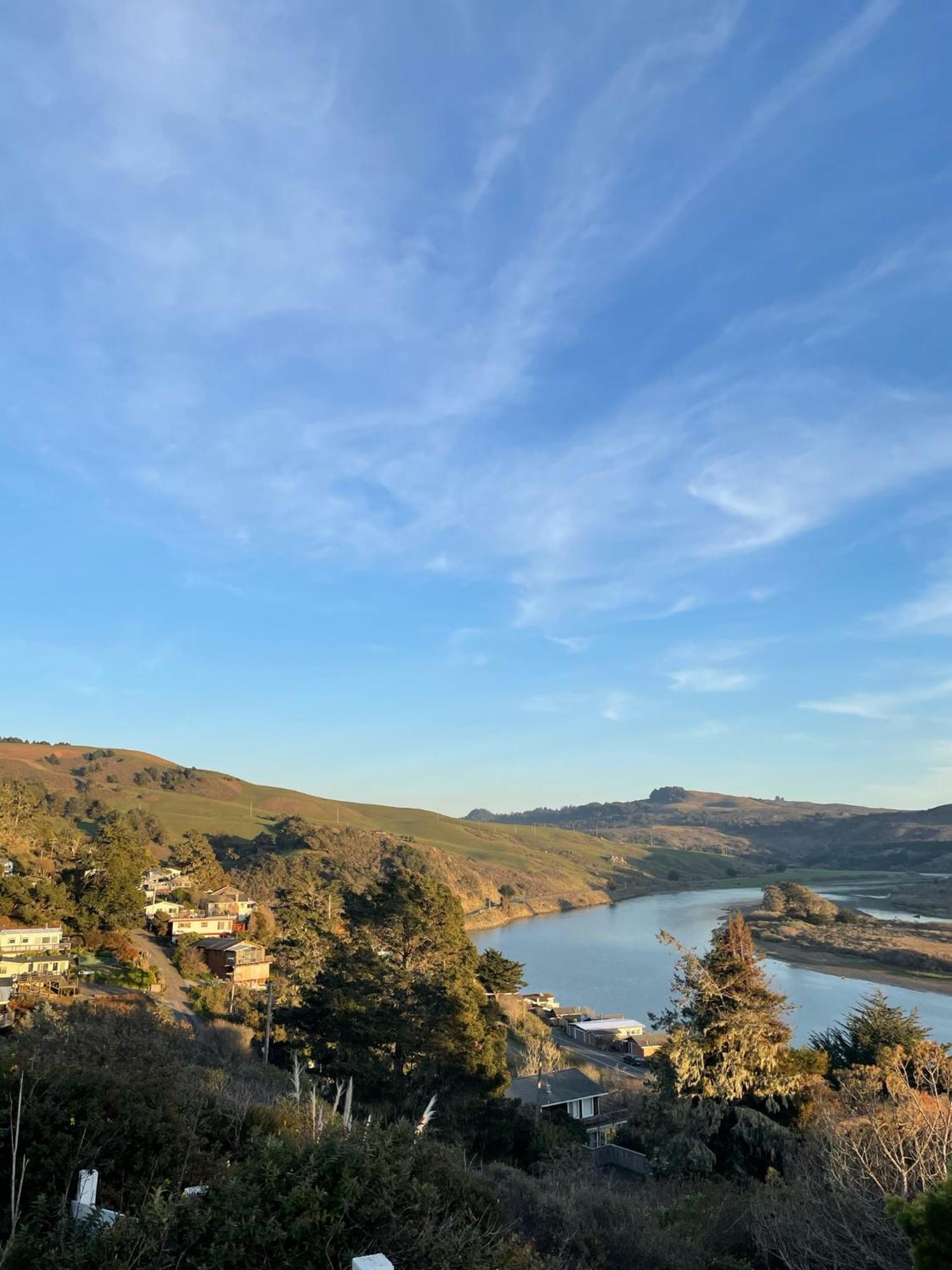 Jenner Inn Bagian luar foto