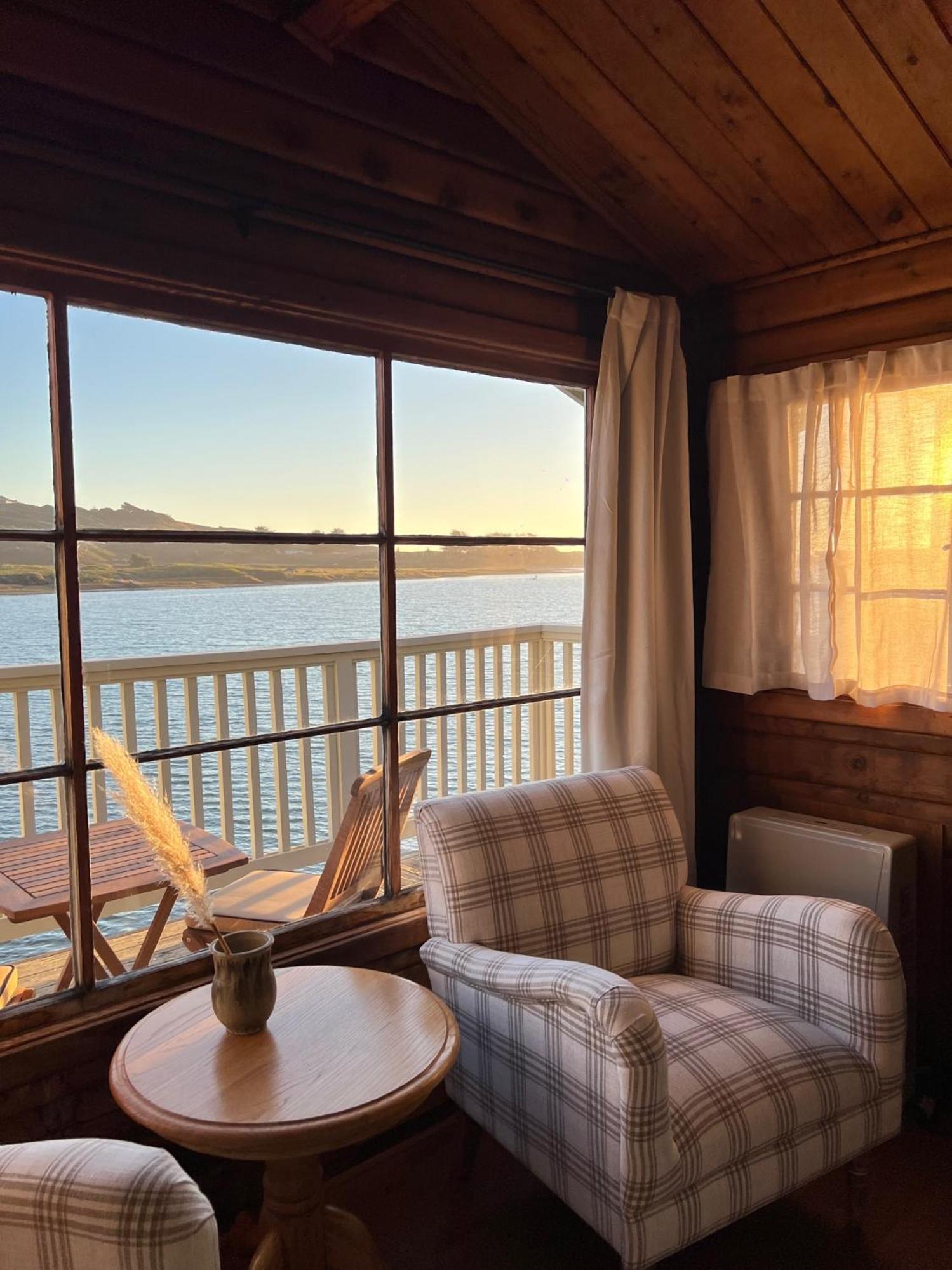 Jenner Inn Bagian luar foto