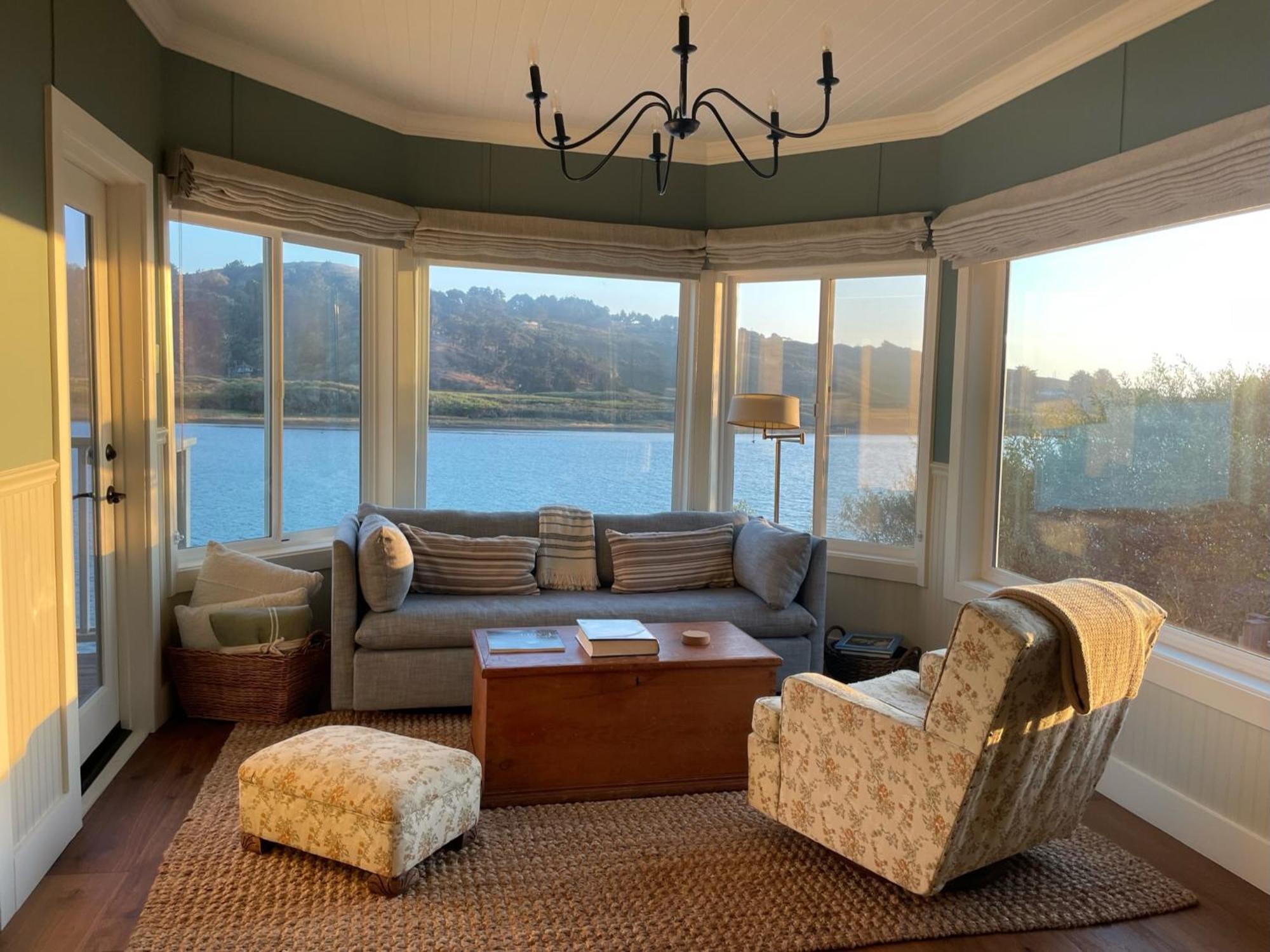 Jenner Inn Bagian luar foto
