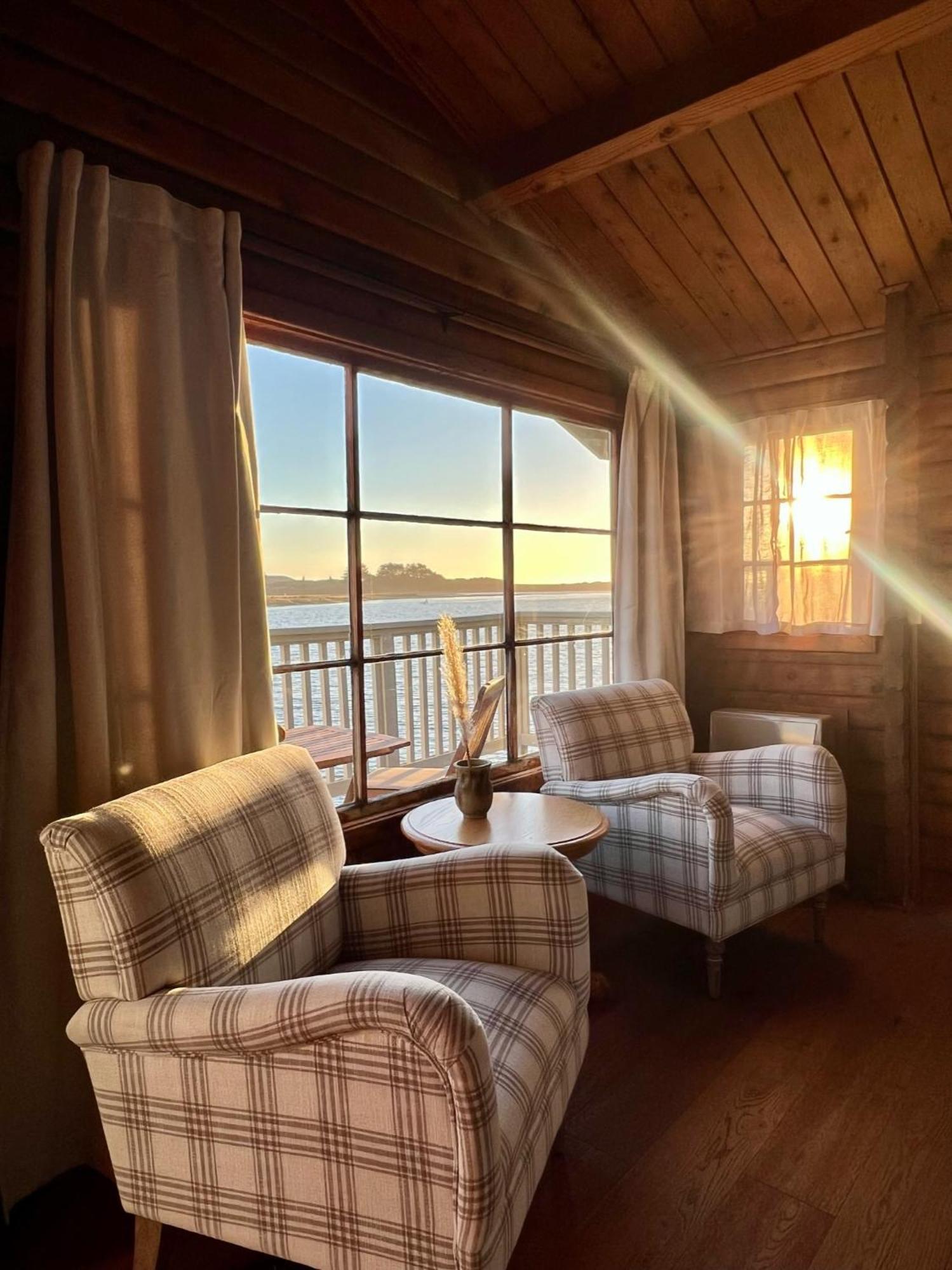 Jenner Inn Bagian luar foto
